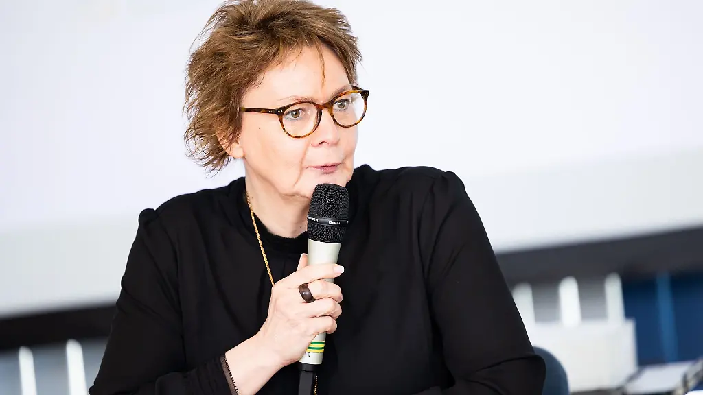 Daniela-Behrens-SPD-Innenministerin-Niedersachsen-spricht-auf-einer-Pressekonferenz