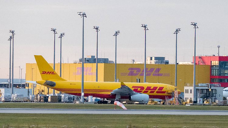 Ein Brandsatz wurde per Flugzeug ins Leipziger DHL-Lager gebracht, wo er sich entzündete.