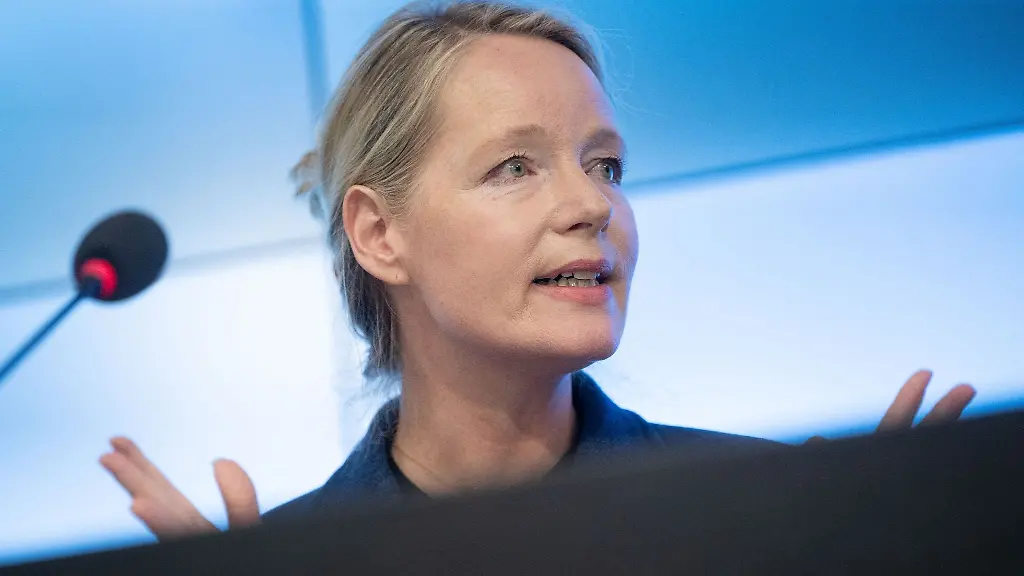 Baden-Wuerttembergs-Umweltministerin-Thekla-Walker-bei-einer-Pressekonferenz