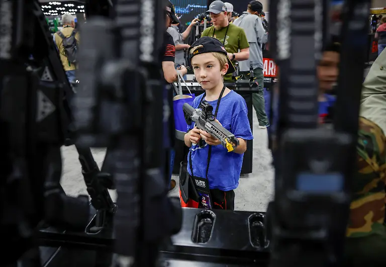 2023-04-15T215048Z-1359240977-RC2ZE0A7IR72-RTRMADP-3-USA-GUNS-NRA