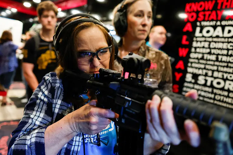 2023-04-14T160407Z-354180639-RC28E0APPZ5Z-RTRMADP-3-USA-GUNS-NRA