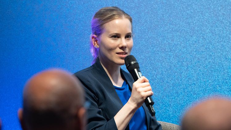 Der NDR hatte mitgeteilt, dass Ruhs das Format "Klar" nur noch beim Bayerischen Rundfunk moderieren wird. 