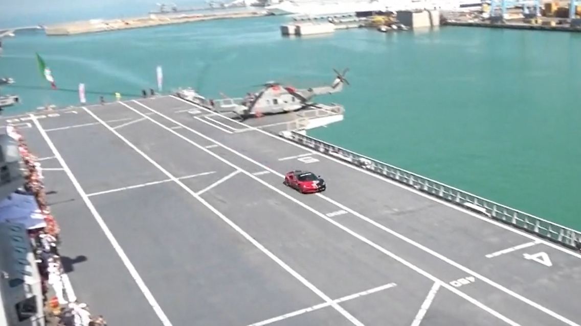 Ferrari_Flugzeugträger.jpg