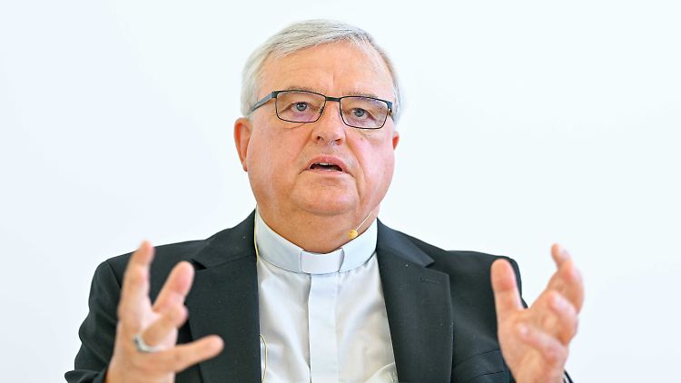 "Wir erleben ja, dass die Probleme im priesterlichen Leben häufig erst nach fünf bis zehn Jahren einsetzen", berichtet Karl-Heinz Wiesemann.