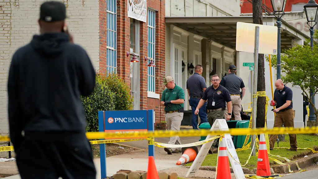 2023-04-16T162931Z-1736882927-RC2RF0A5JCK5-RTRMADP-3-ALABAMA-SHOOTING