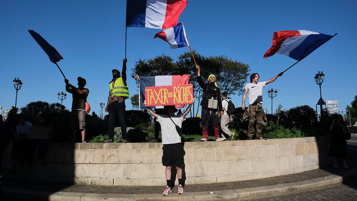 Wie hier in Bordeaux gibt es derzeit in Frankreich Streiks gegen geplante Haushaltskürzungen.