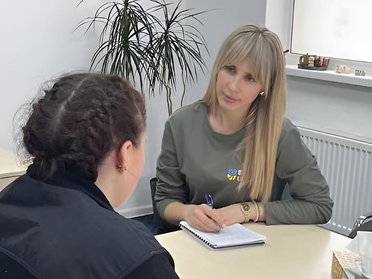 Therapiesitzung in einem Kiewer Hope and Healing Center: Frühe psychologische Hilfe ist elementar.