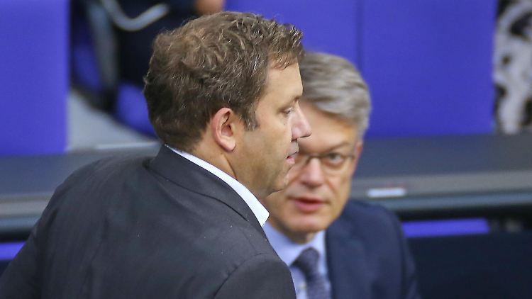 Schnieder und Klingbeil haben noch ungeklärte Fragen. 