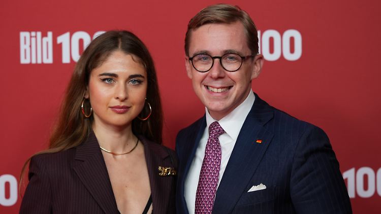 Ein schönes Paar: Philipp Amthor und Carlotta Voss.