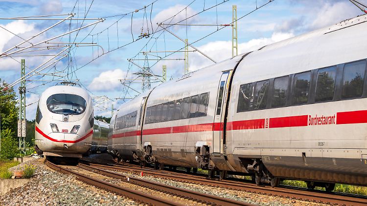 Statt Probleme anzugehen, werde bei der Bahn mit kurzfristigen Maßnahmen der Eindruck erweckt, die Lage sei unter Kontrolle, sagt GDL-Chef Reiß.  