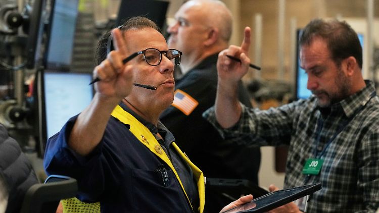 Das Haushaltsgesetz ist noch nicht in trockenen Tüchern. Trotzdem geht die Wall Street zufrieden ins Wochenende.