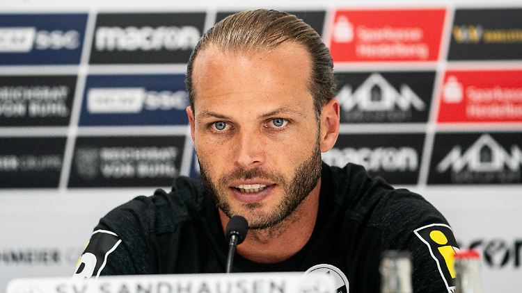 Diekmann im Mai als Trainer beim SV Sandhausen.