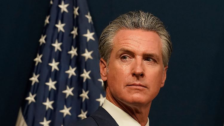 Gavin Newsom gibt anderen Bundesstaaten eine Mitschuld an der Situation in den USA, weil sie unter Trump einknicken würden.