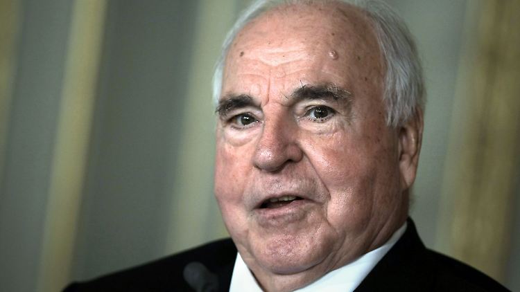 Nach Altbundeskanzler Helmut Kohl soll in Berlin-Mitte künftig eine Straße erinnern. (Archivbild)