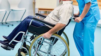 In den meisten anderen Ländern der Welt würden medizinische Leistungen ab einem bestimmten Alter nur bei Eigenbeteiligung angeboten, so Sana-Klinikchef Lemke.