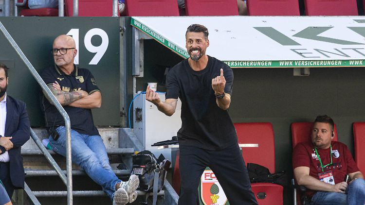 Sandro Wagner verzweifelt an der Seitenlinie.