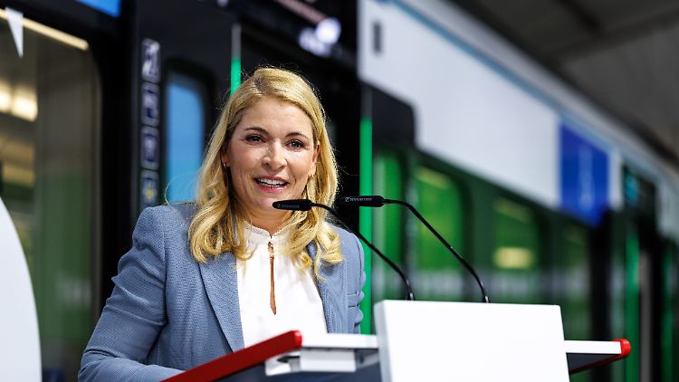 Evelyn Palla besitzt selbst einen Triebfahrzeugführerschein.