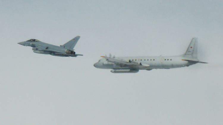 Immer wieder fangen Bundeswehr-Eurofighter russische Flugzeuge ab (Archivbild).