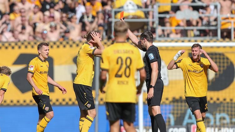 Dynamo Dresden war nicht einverstanden mit dem Platzverweis.