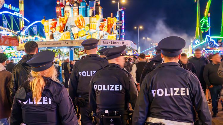 Etwa 600 Polizistinnen und Polizisten kontrollieren die Festlichkeiten.