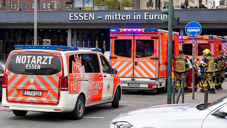 Beide Verletzten wurden mit Rettungswagen in Krankenhäuser gebracht.