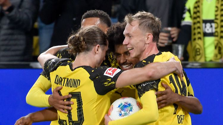 Karim Adeyemi (Mitte) erzielte das goldene Tor.