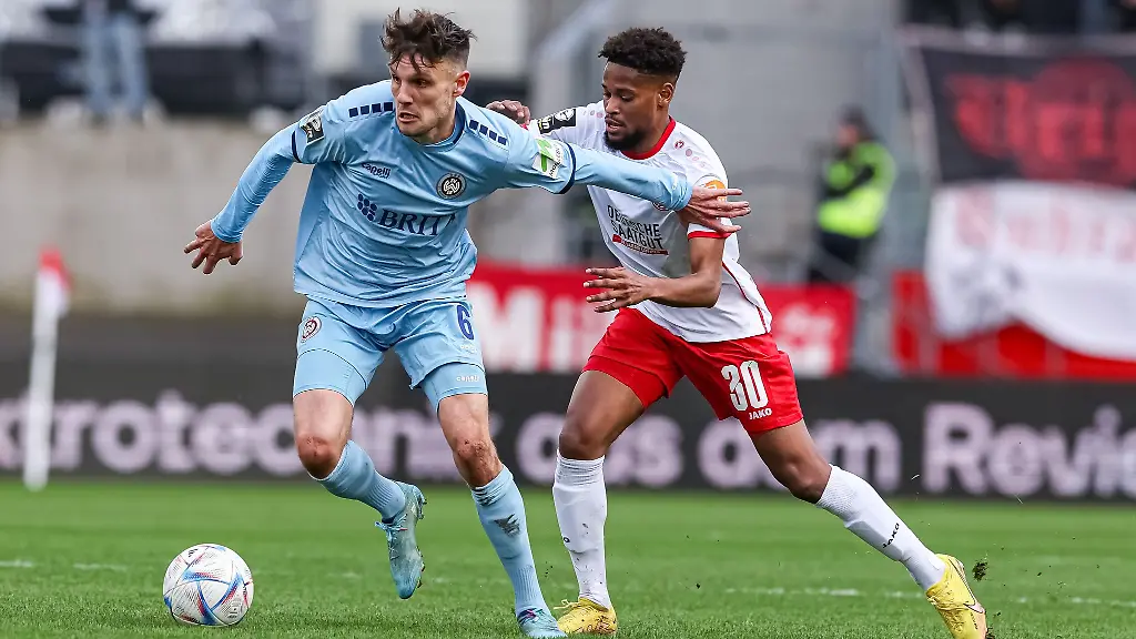 Wiesbadens-Gino-Fechner-l-erzielt-gegen-Osnabrueck-das-1-0-fuer-die-Hessen