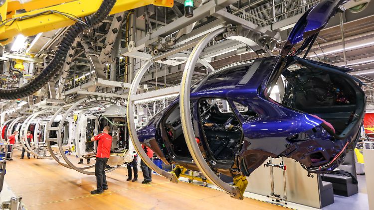 Porsche will den Umstieg auf E-Autos nach hinten verschieben.