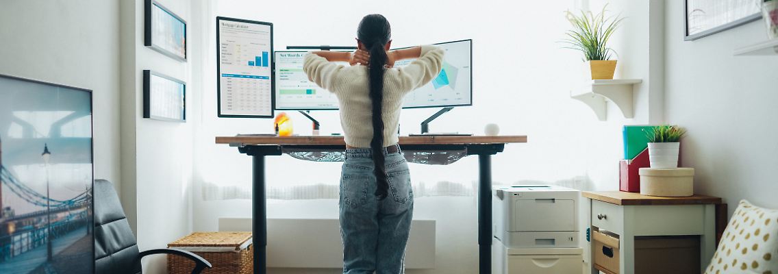 Ein Walking-Pad bringt Schritte in den Büroalltag – ohne das Homeoffice zu verlassen.