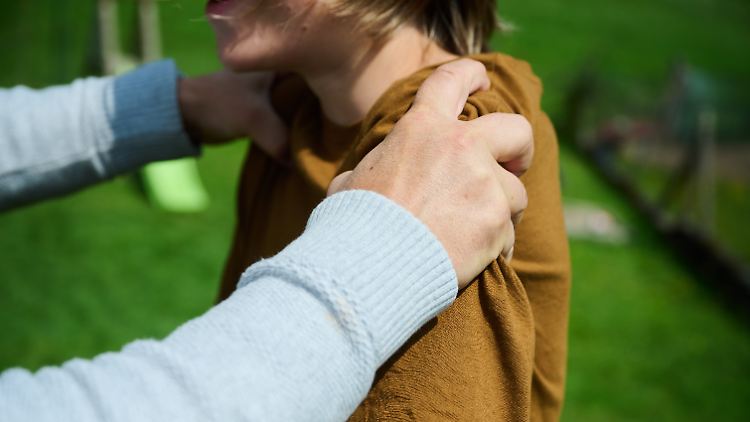 Überforderung kann in Gewalt umschlagen.
