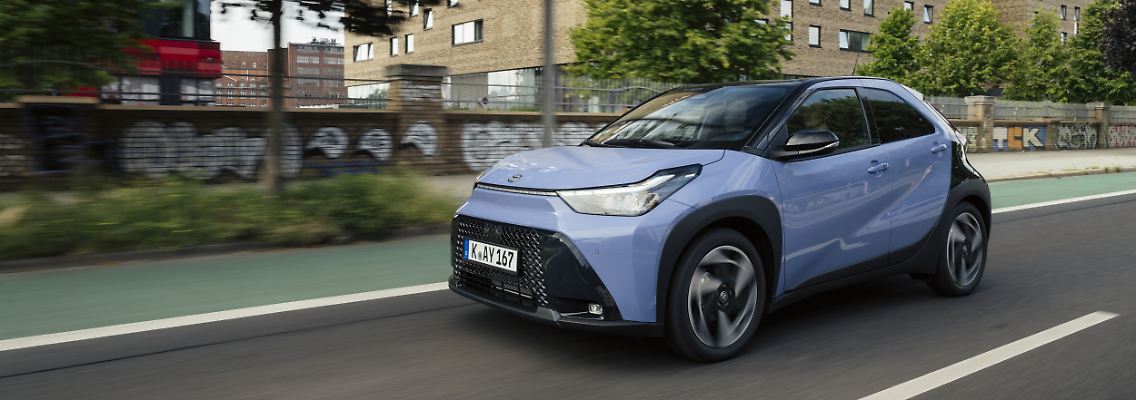 2025_Aygo_X_High_Grade_Hybrid_Lavandula_Dynamic_0006.jpg