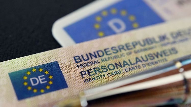 Der Branchenverband Bitkom beklagt ein "Schneckentempo" bei der Digitalisierung von Dienstleistungen der Verwaltung. (Symbolbild)