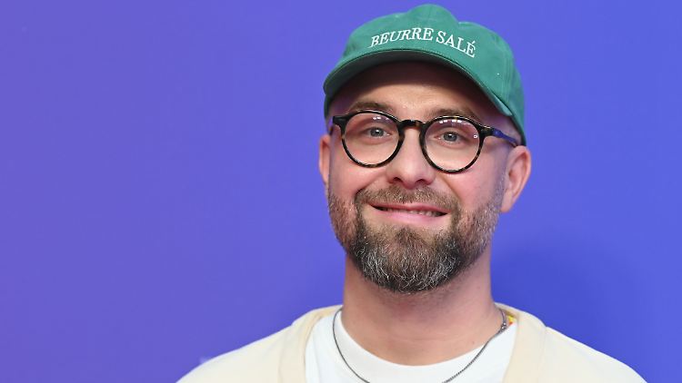 Nein, Brille und Kappe sind nicht angewachsen: Mark Forster.