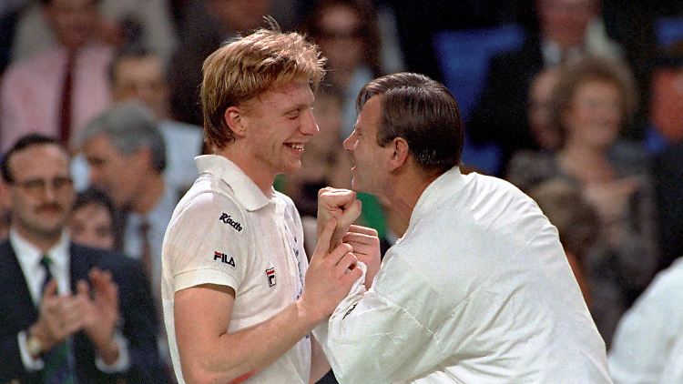 Becker und Pilic jubeln gemeinsam beim Davis Cup 1988.