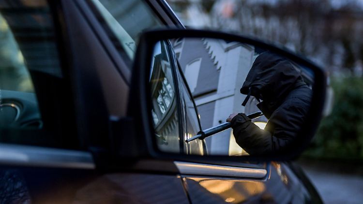 Ein Aufbruch, der kein Anfang ist - zumindest kein guter für den Besitzer eines gestohlenen Autos. Danach folgt viel Arbeit.