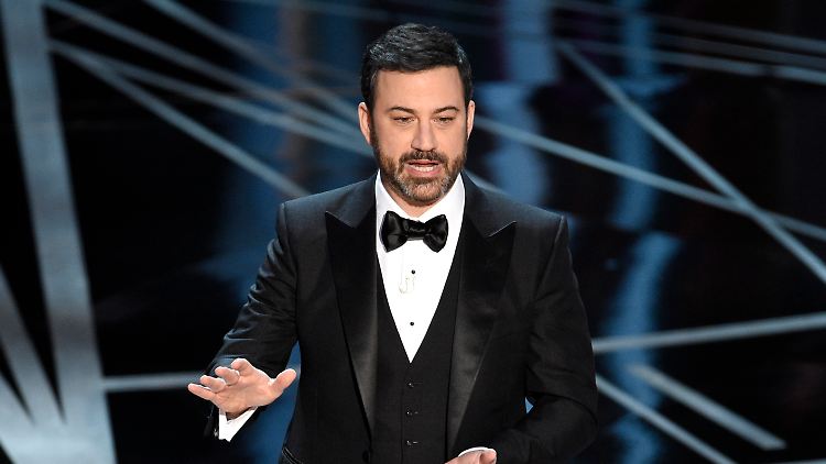 Wie wird sich Jimmy Kimmel zu seiner Zwangspause äußern? Die Spannung vor der Sendung ist groß. 