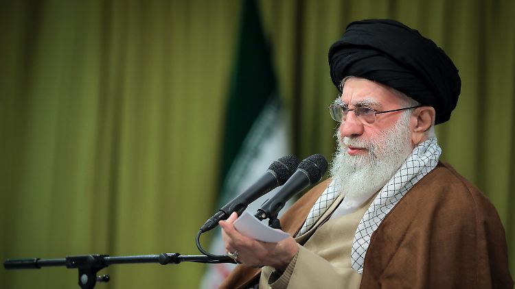 Das geistliche Oberhaupt Irans, Ajatollah Ali Chamenei - das Land will angeblich keine Atomwaffen besitzen.