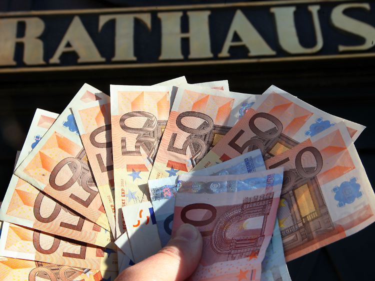 Es fehlt das Geld: Viele Kommunen müssen bereits kräftig sparen - mit dramatischen Folgen für öffentliche Einrichtungen.