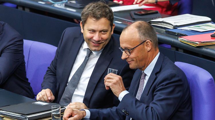 Merz hatte noch Klärungsbedarf aus der Debatte in der vergangenen Woche.  