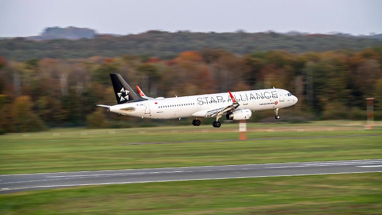 Per Linienflug wurden die Afghanen nach Deutschland geholt.