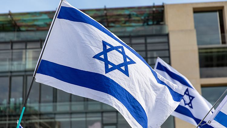 Tschekalina sagt, man könne das militärische Vorgehen der israelischen Regierung kritisieren, das würden die Israelis auch selbst machen.