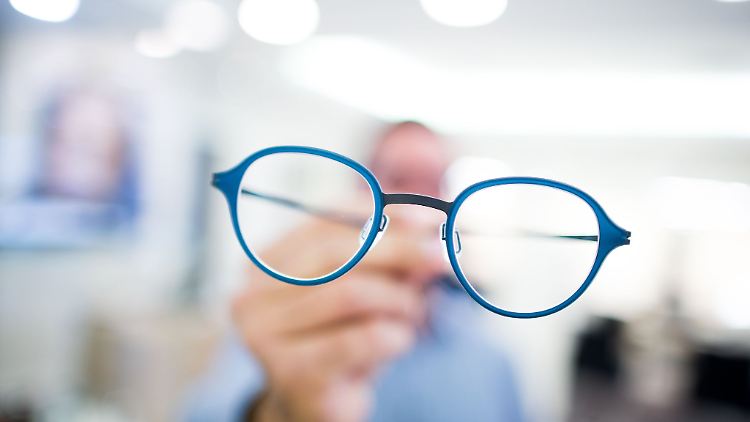 Auch wenn man für einen Zuschuss zur Brille infrage kommt, zahlt die Krankenkasse immer nur für die Brillengläser. Die Fassung muss selbst bezahlt werden.