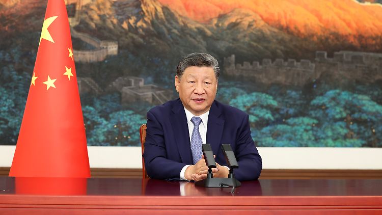 Der chinesische Präsident Xi Jinping hält eine Videorede auf dem UN-Klimagipfel 2025.