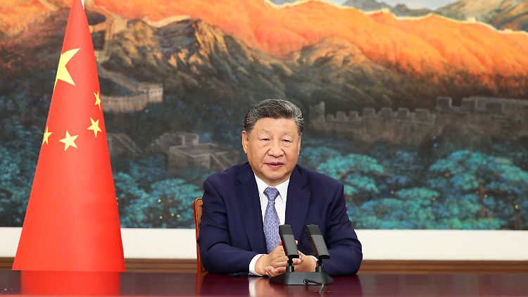 Der chinesische Präsident Xi Jinping hält eine Videorede auf dem UN-Klimagipfel 2025.