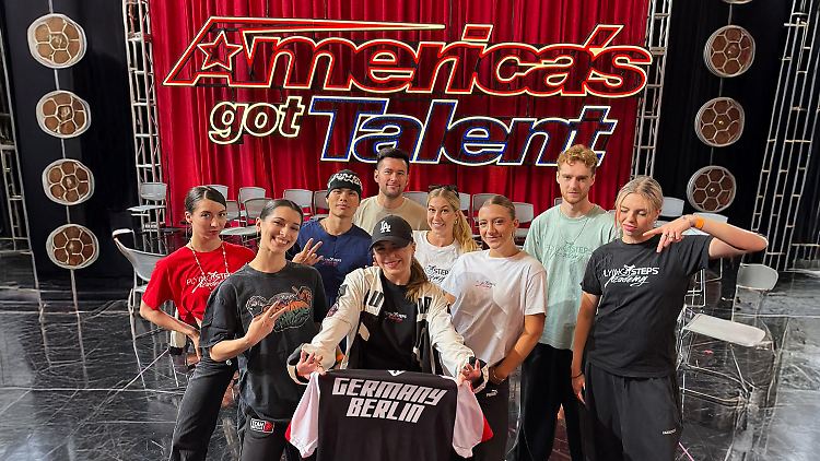 Das Ensemble "Team Recycled" von der Berliner Flying Steps Academy gehörte zu den Finalisten bei der Fernsehshow "America's Got Talent".  