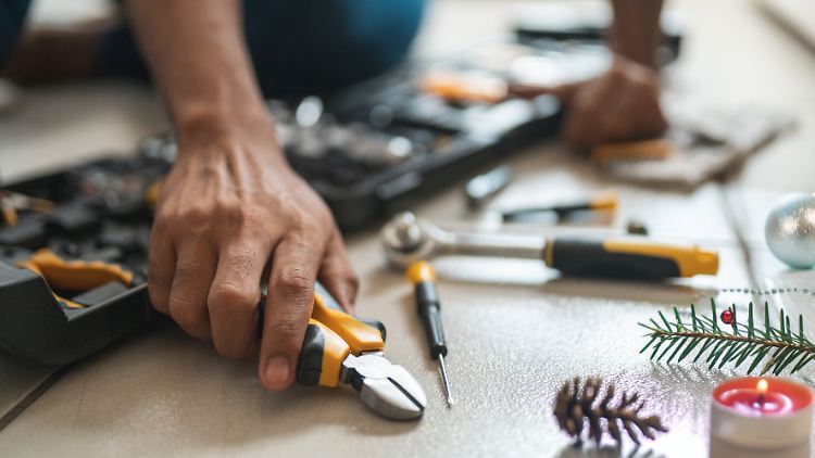 Mit einem Werkzeug-Adventskalender überbrücken Heimwerker die Zeit bis Weihnachten mit praktischen Überraschungen und Tools. 
