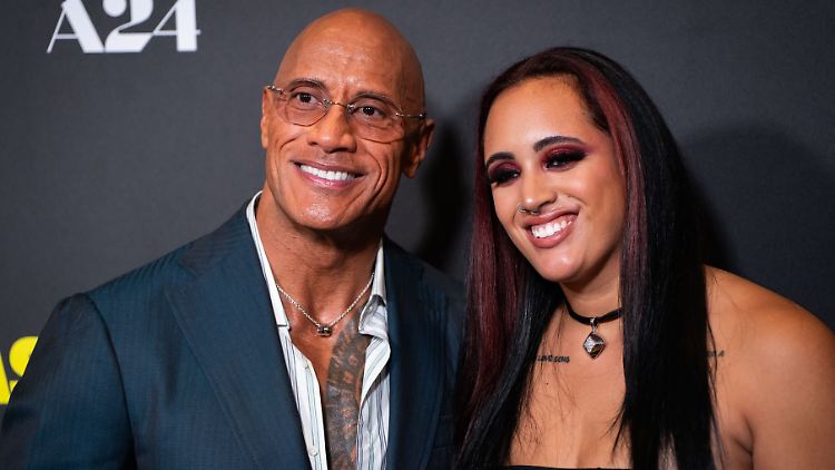 Gaben sich in London zusammen die Ehre: Dwayne Johnson und seine Tochter Simone Garcia Johnson.