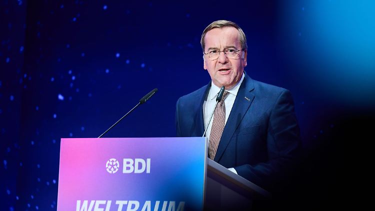 "Sie können Satelliten stören, blenden, manipulieren oder kinetisch zerstören", sagt Pistorius über Chinas und Russlands Fähigkeiten im All. 