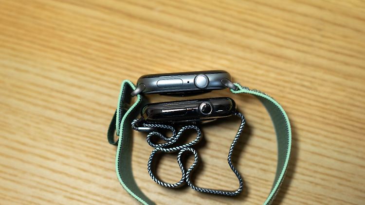 Apple Watch 10 (yukarıda) ve Apple Watch 11 yalnızca renk ve kasa malzemesi açısından farklılık gösteriyor. Bunun dışında birbirlerinden ayırt edilemiyorlar.