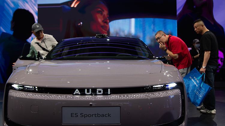 Der AUDI E5 Sportback ist nicht nur das erste Modell der Marke, das ohne die berühmten vier Ringe auskommt, sondern auch ein Fahrzeug, das speziell für den chinesischen Markt entwickelt wurde.